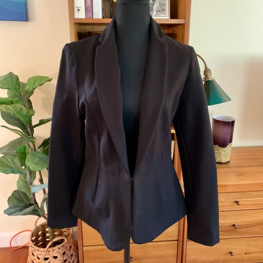Quince Women’s Ultra-Stretch Ponte Black Blazer Size M